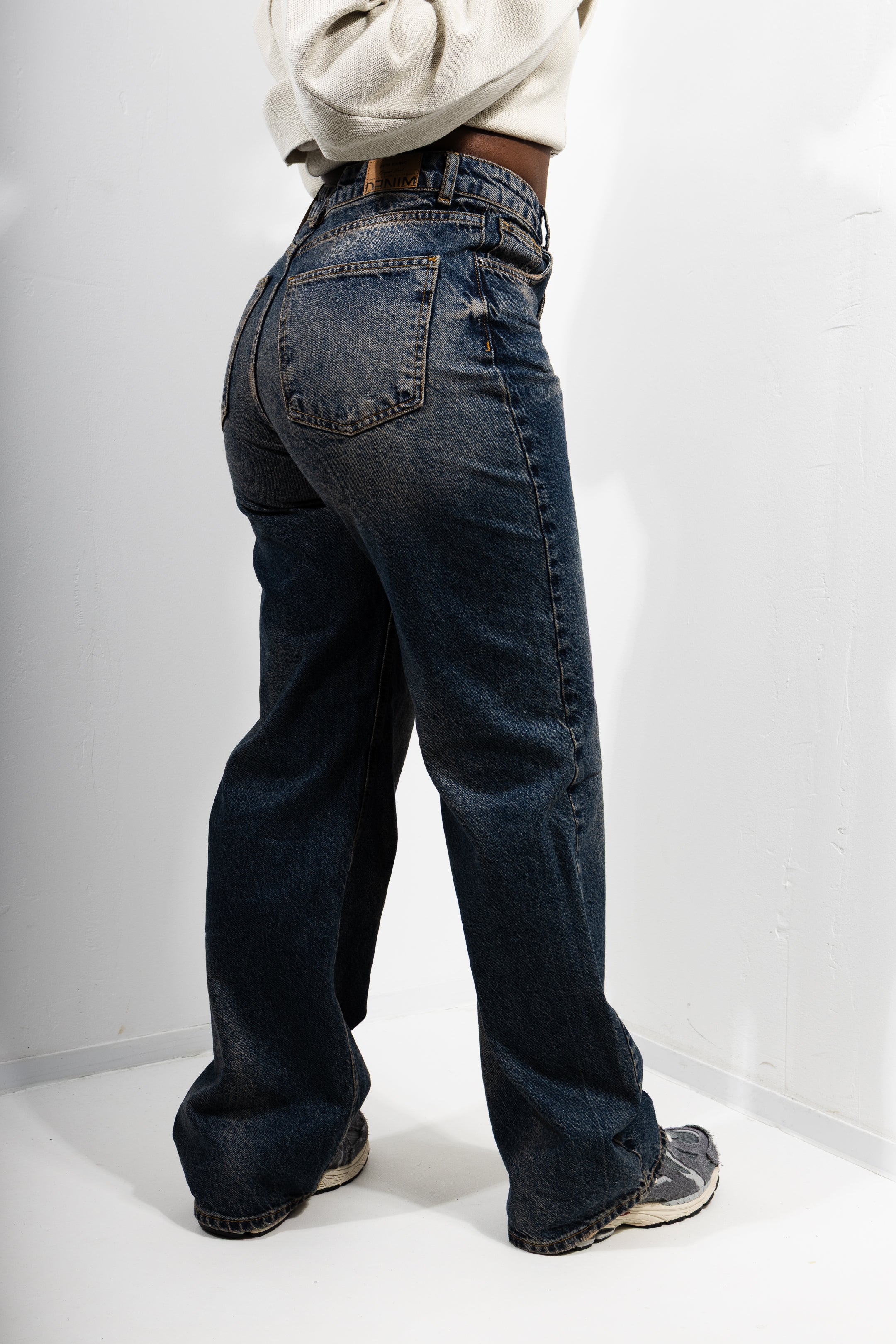 JEAN STRAIGHT FIT WASHED