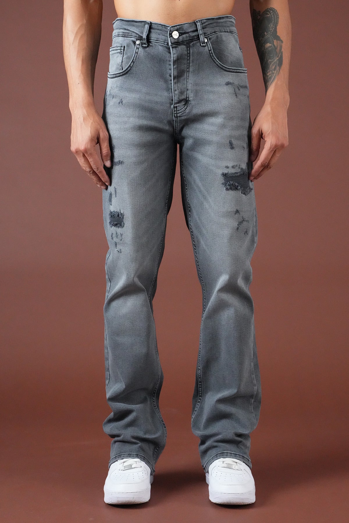 Jean flare trous couverts