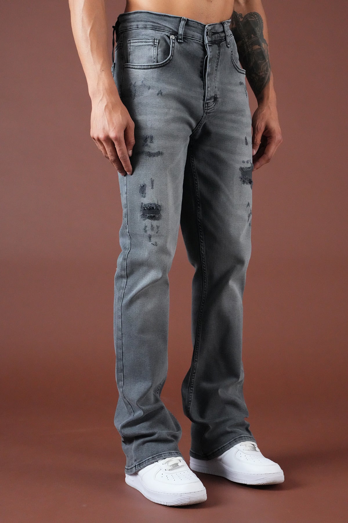 Jean flare trous couverts