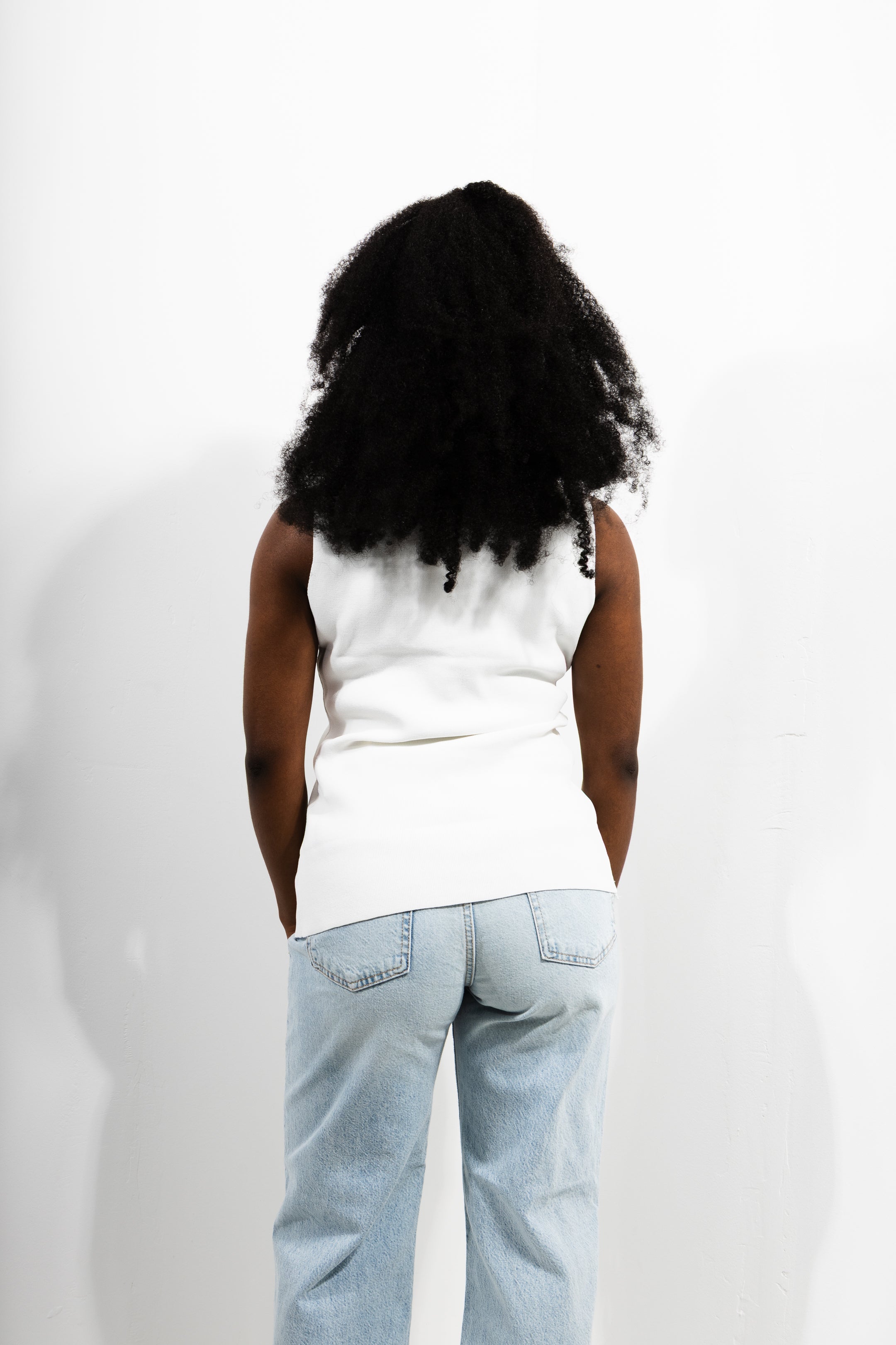 TOP SANS MANCHE AVEC BOUTONS