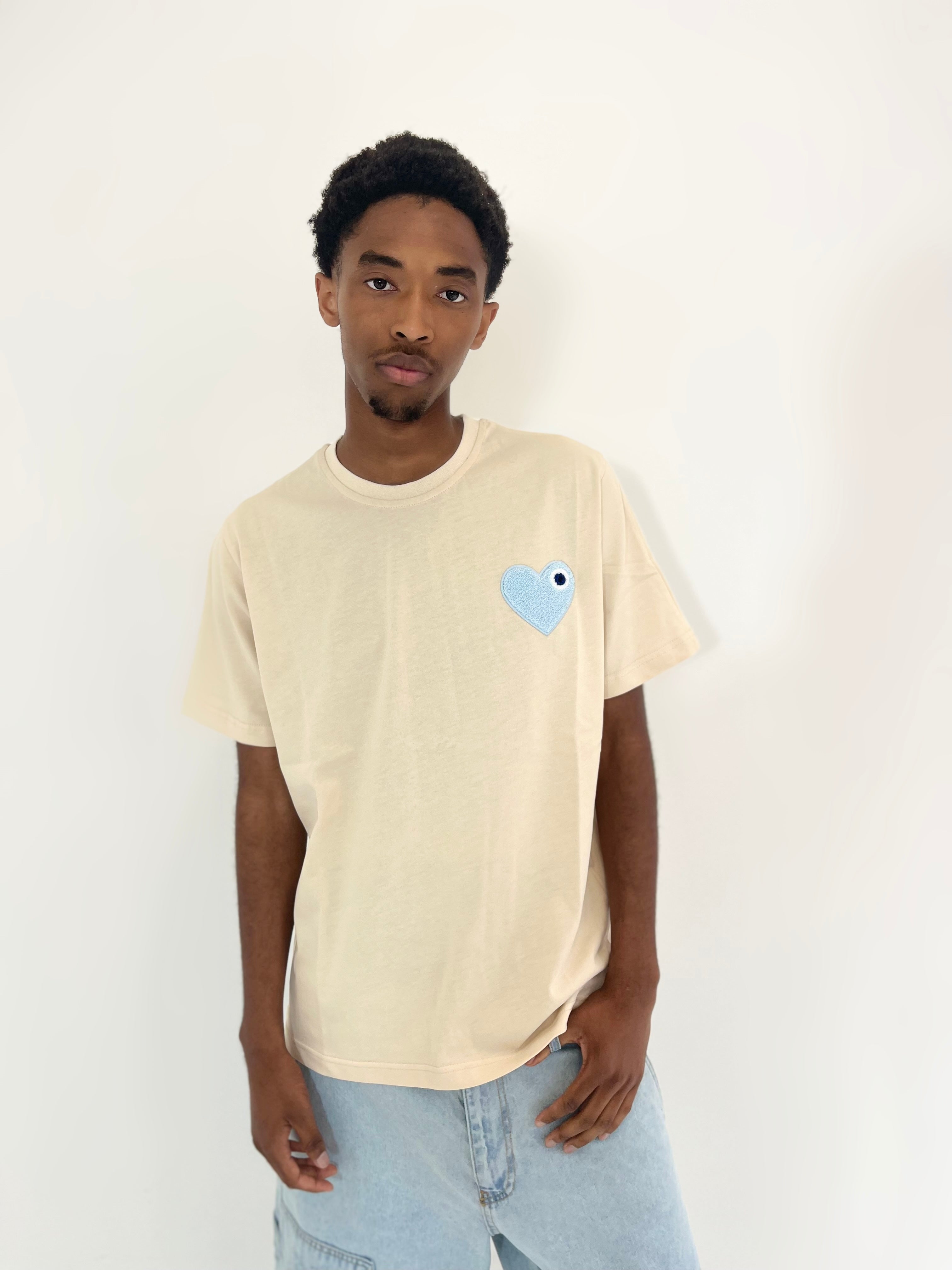 T-SHIRT COEUR - BEIGE / BLEU